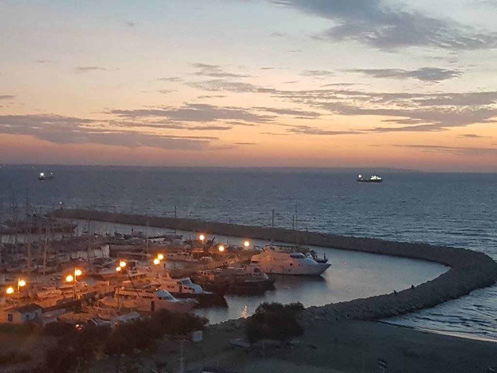 Finikoudes Luxury Apartments Larnaca Extérieur photo